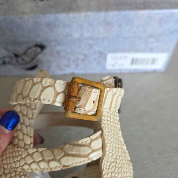 *Brand New* Freebird by Steven Claw White Snake Sandal, Size 9 - Picture 8 of 9